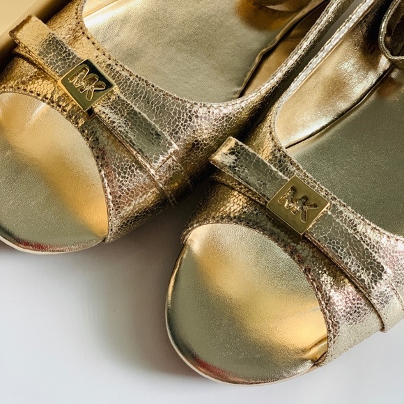 Michael Kors Girls Windy Soft Gold - Picture 7 of 7